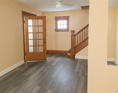 64 Montrose Avenue - Photo Thumbnail 2