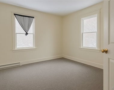 64 Montrose Avenue - Photo Thumbnail 10