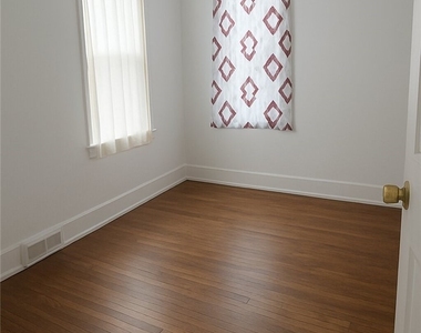 64 Montrose Avenue - Photo Thumbnail 8