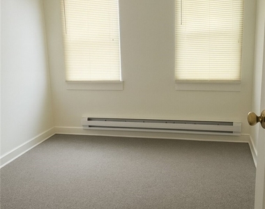 64 Montrose Avenue - Photo Thumbnail 11