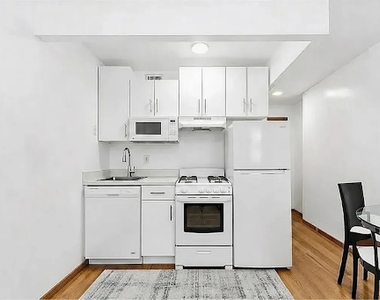 1425 York Avenue - Photo Thumbnail 1