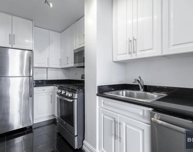 888 Eighth Avenue - Photo Thumbnail 7
