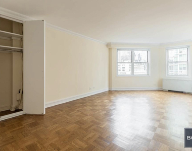 888 Eighth Avenue - Photo Thumbnail 4
