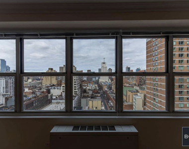 888 Eighth Avenue - Photo Thumbnail 10