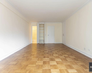 888 Eighth Avenue - Photo Thumbnail 5