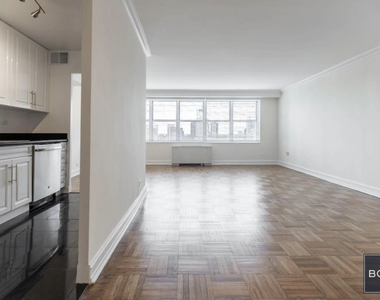 888 Eighth Avenue - Photo Thumbnail 1