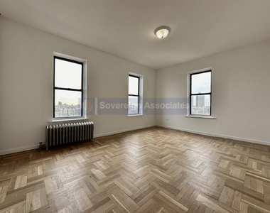 590 Fort Washington Avenue - Photo Thumbnail 3