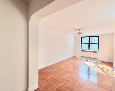 700 Fort Washington Avenue - Photo Thumbnail 2