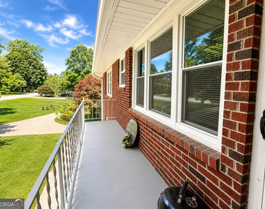 147 Burnside Street - Photo Thumbnail 2
