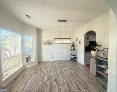 645 Highpoint Way - Photo Thumbnail 2