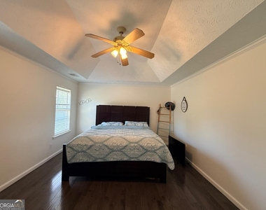645 Highpoint Way - Photo Thumbnail 10
