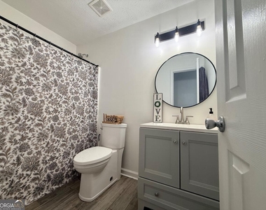 645 Highpoint Way - Photo Thumbnail 9