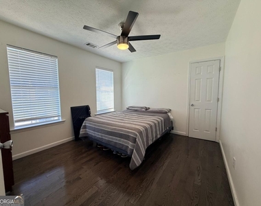 645 Highpoint Way - Photo Thumbnail 8