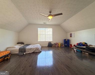 645 Highpoint Way - Photo Thumbnail 13