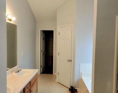 645 Highpoint Way - Photo Thumbnail 11