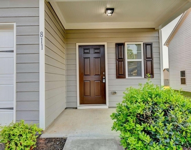 811 Independence Avenue - Photo Thumbnail 4