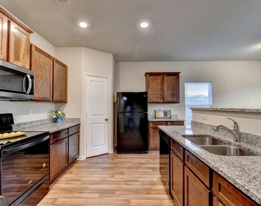 811 Independence Avenue - Photo Thumbnail 20