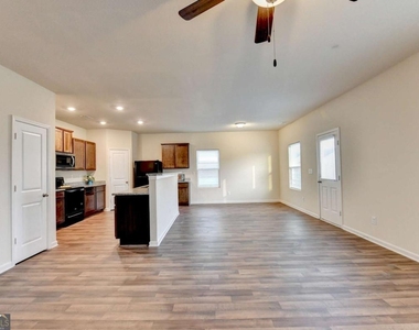 811 Independence Avenue - Photo Thumbnail 9