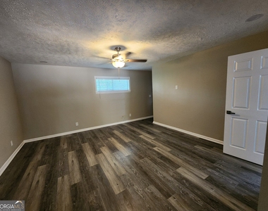 4524 Lasalle Drive - Photo Thumbnail 4