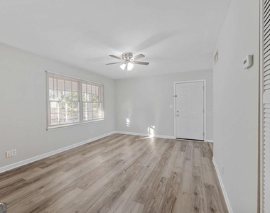 2382 Peachwood Circle Ne - Photo Thumbnail 4