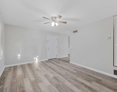 2382 Peachwood Circle Ne - Photo Thumbnail 3