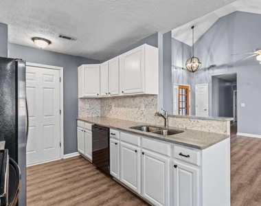405 Christopher Lane - Photo Thumbnail 7