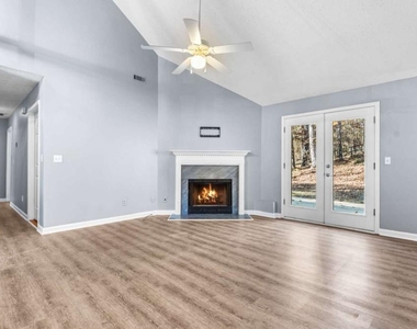 405 Christopher Lane - Photo Thumbnail 3