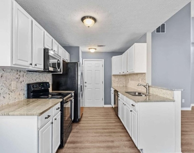 405 Christopher Lane - Photo Thumbnail 6