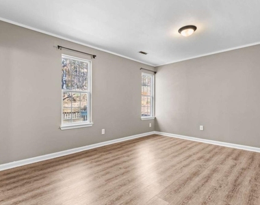 405 Christopher Lane - Photo Thumbnail 13