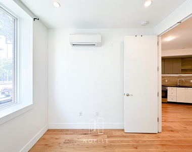 87 Montrose Avenue - Photo Thumbnail 4