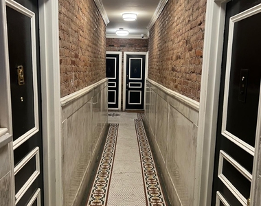 East 58th Street - Photo Thumbnail 7