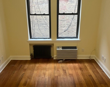 East 58th Street - Photo Thumbnail 6