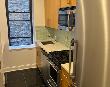 East 58th Street - Photo Thumbnail 3