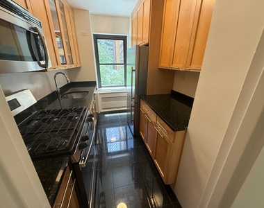 412 East 55th Street - Photo Thumbnail 4