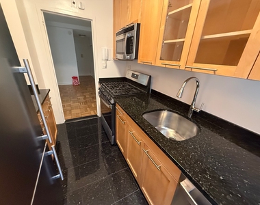 412 East 55th Street - Photo Thumbnail 5
