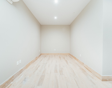2825 Snyder Avenue - Photo Thumbnail 8