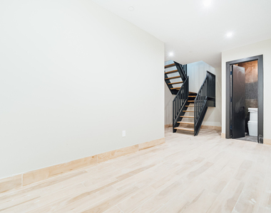 2825 Snyder Avenue - Photo Thumbnail 3