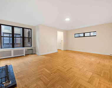 107 East 63rd Street - Photo Thumbnail 4