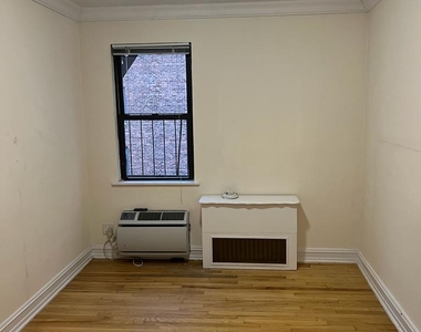 East 76th Street - Photo Thumbnail 5
