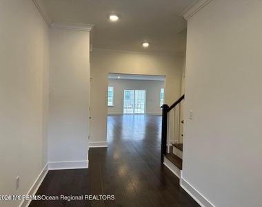903 Navigator Avenue - Photo Thumbnail 4