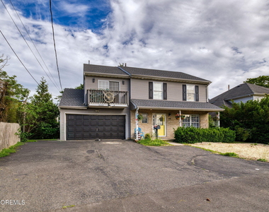 450 Beachway Avenue - Photo Thumbnail 2