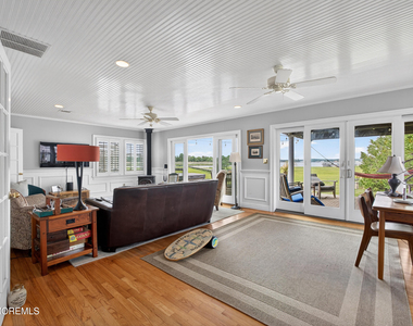 20 Bayonne Avenue - Photo Thumbnail 7