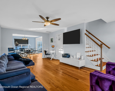 132 Chelton Avenue - Photo Thumbnail 6