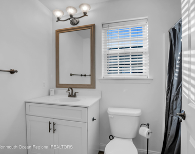 132 Chelton Avenue - Photo Thumbnail 16