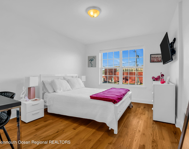 132 Chelton Avenue - Photo Thumbnail 18