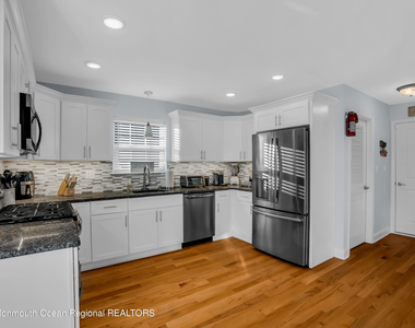132 Chelton Avenue - Photo Thumbnail 9