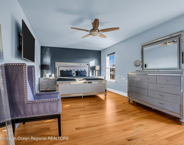 132 Chelton Avenue - Photo Thumbnail 14