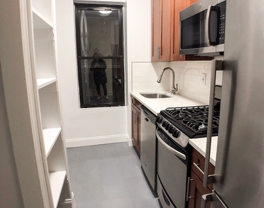 East 58 Street - Photo Thumbnail 6