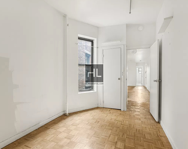 East 89th Street - Photo Thumbnail 2