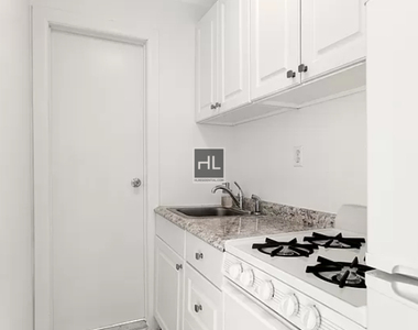 East 89th Street - Photo Thumbnail 3
